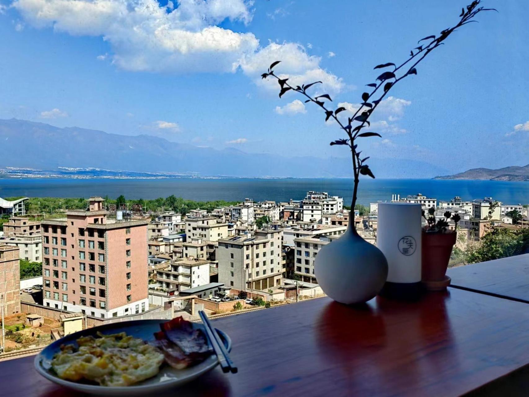 Dali Listening Sea View Villa大理听城海景别墅 Buitenkant foto