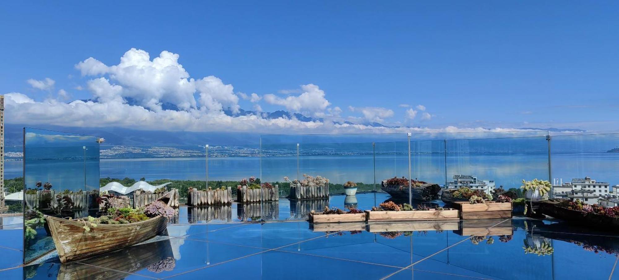 Dali Listening Sea View Villa大理听城海景别墅 Buitenkant foto