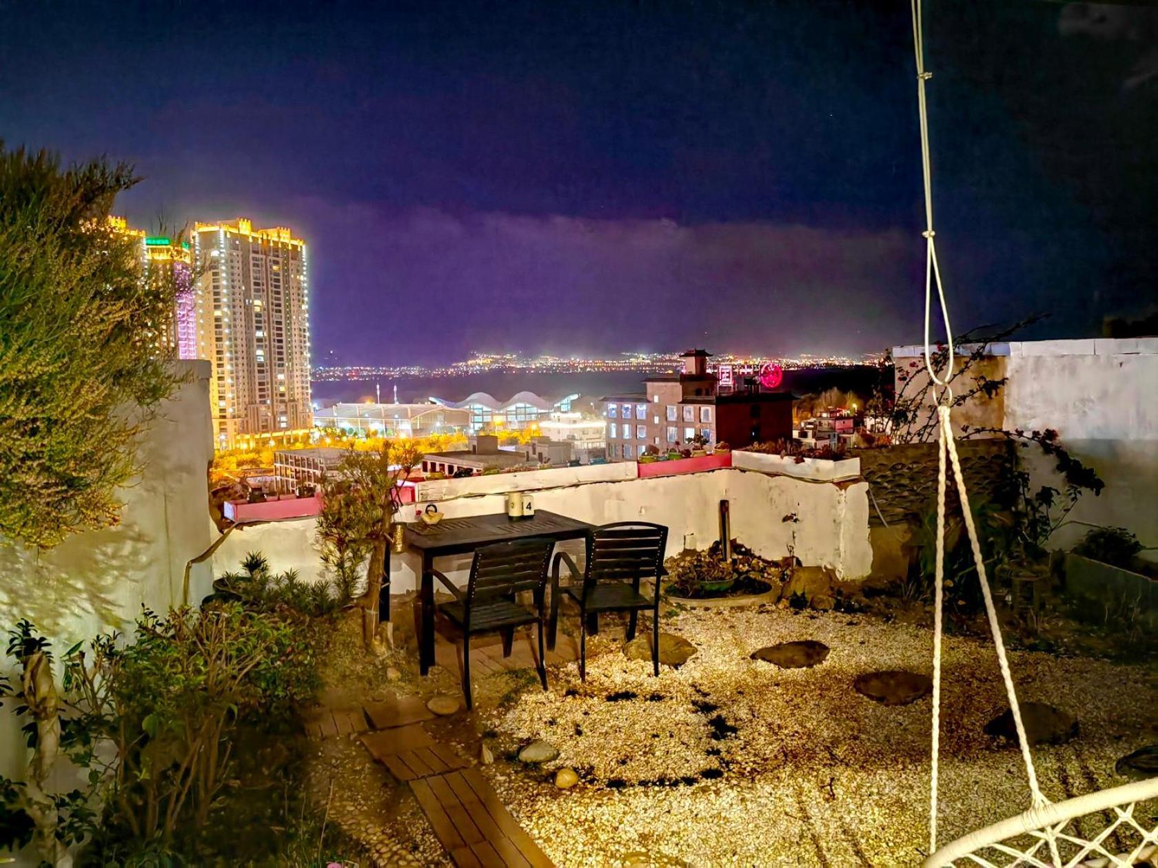 Dali Listening Sea View Villa大理听城海景别墅 Buitenkant foto